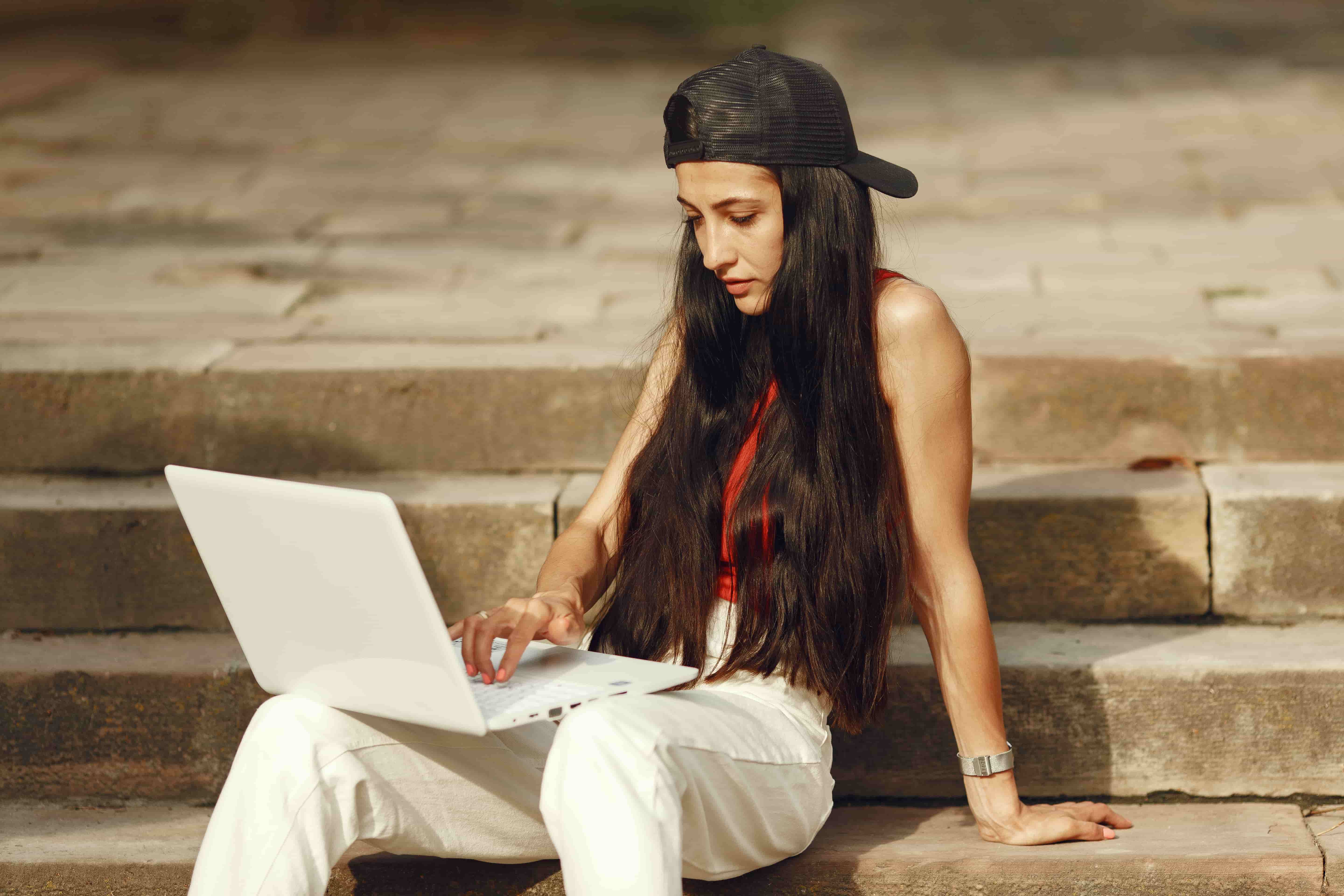 woman-spring-city-lady-with-laptop-girl-sitting-stairs-min